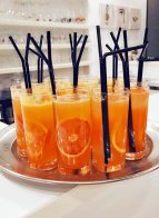 Saké-bloedsinaasappel cocktail